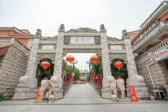 福建泉州古寺庙石鼓庙石牌坊