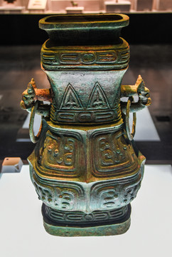 龙纹铜方壶