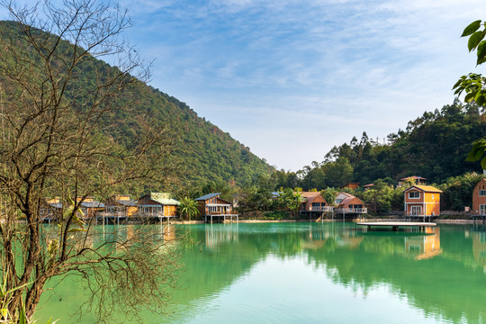 十万大山布透温泉景区