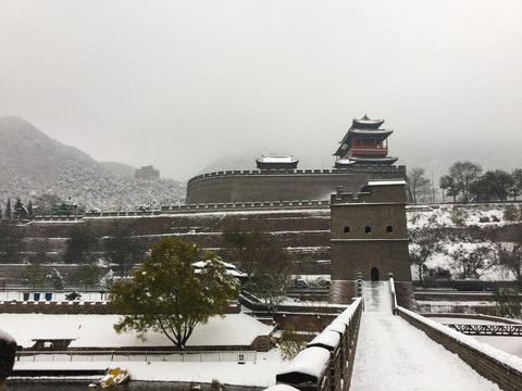 居庸关雪景