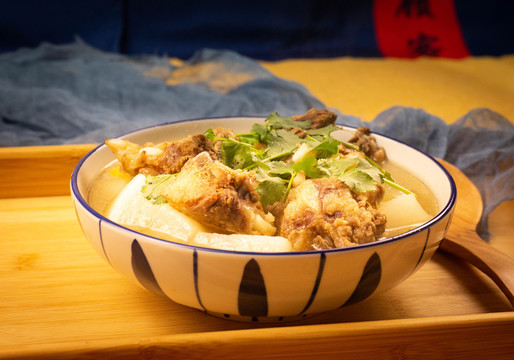牛肉炖萝卜