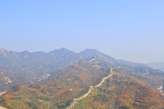 秋天长城的风景长城的秋色山川