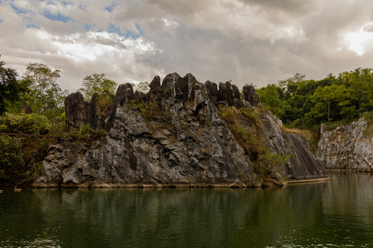 石花水洞是全国著名溶洞景点