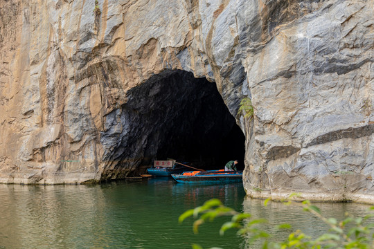 石花水洞是儋州著名溶洞景点