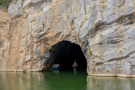 石花水洞是儋州著名溶洞景点