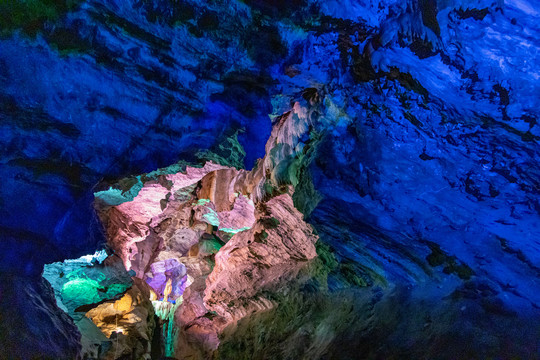 水花石洞海南省著名的溶洞景点