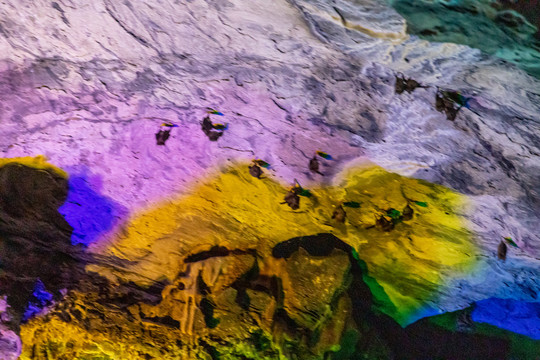 水花石洞是儋州市著名的溶洞景点