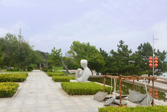 青岛雕塑园雕塑及水景