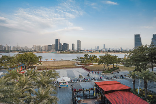 厦门海沧城市天际线和滨海风光
