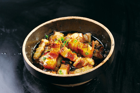酸菜砖头肉蒸排骨