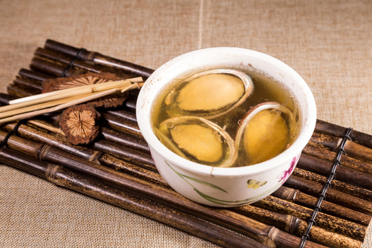 鲍鱼汤月子餐