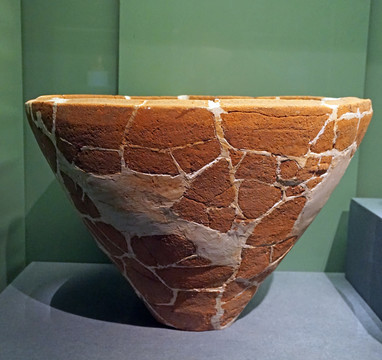 红山文化陶盆