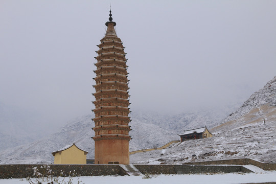 宁夏贺兰山拜寺口双塔