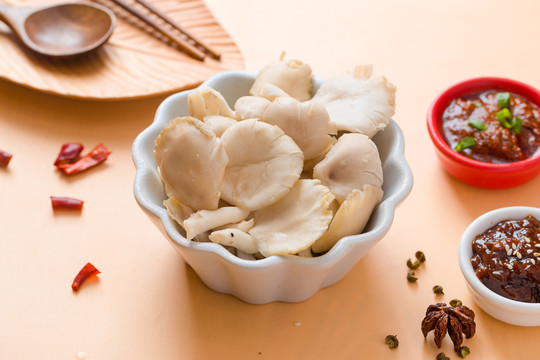 蘑菇冒菜火锅麻辣烫