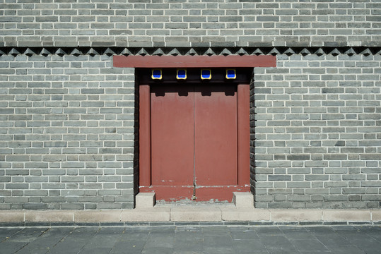 古建青砖红门