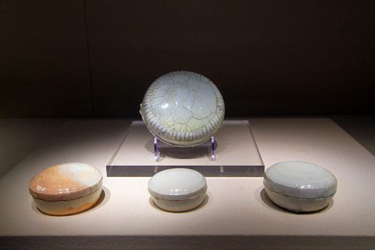 宋德化窑瓷粉盒