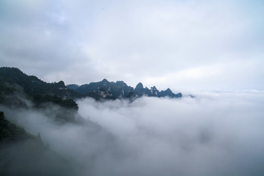 施秉云台山