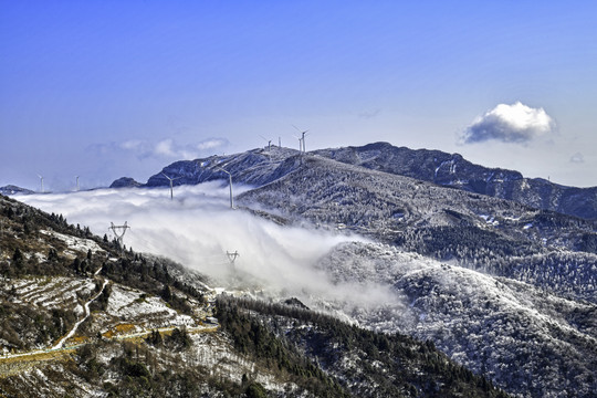 五峰独岭雪景