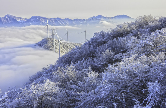 五峰独岭雪景