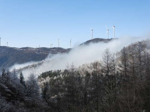 五峰独岭雪景