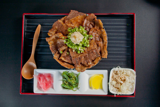 香葱烧肉饭套餐