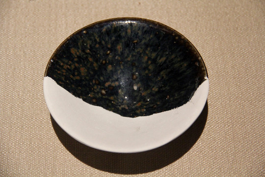 黑釉红斑瓷碗