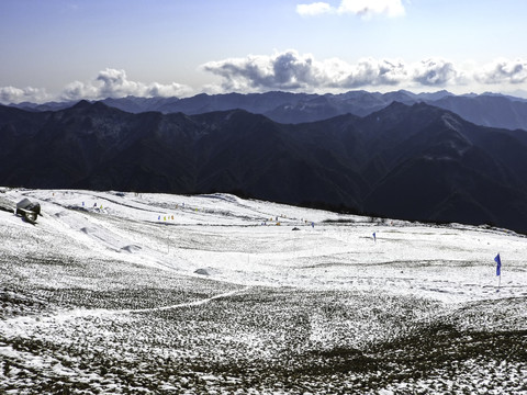 五峰独岭雪景