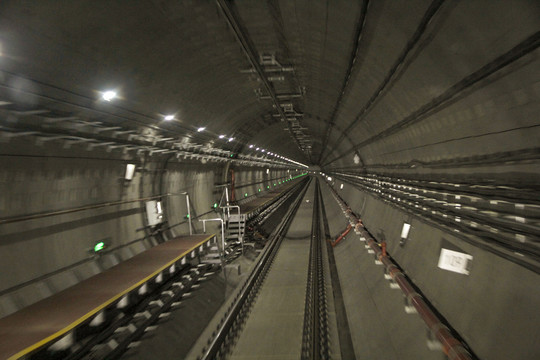 修建地铁隧道
