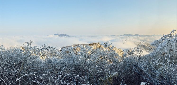 五峰独岭宽幅雪景