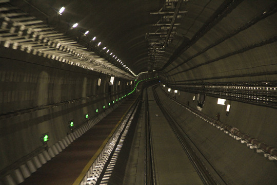 铁路隧道光