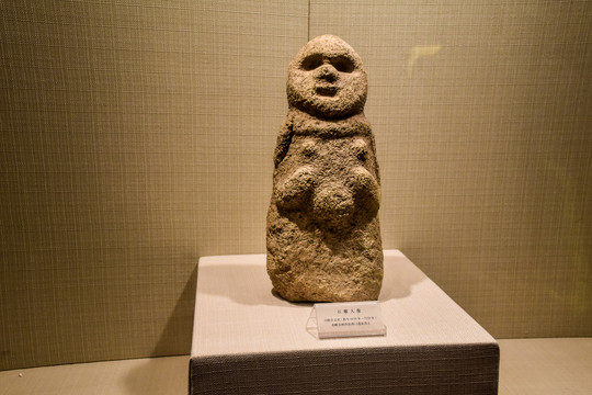 赤峰博物馆石雕人像