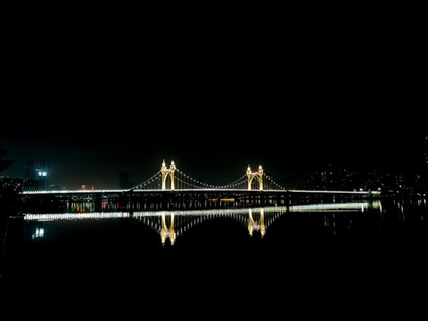 夜幕下的桥
