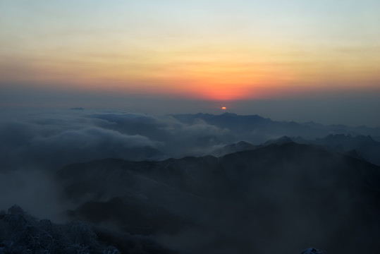 五峰独岭日出