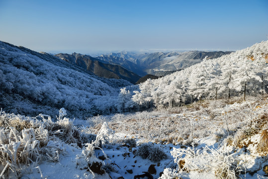 五峰独岭雪景