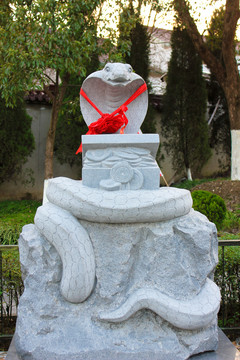 生肖蛇雕塑