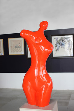 女性身体雕塑