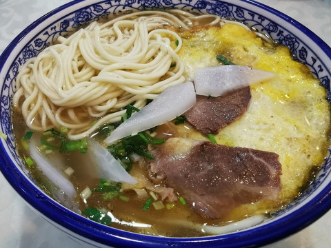 牛肉鸡蛋拉面