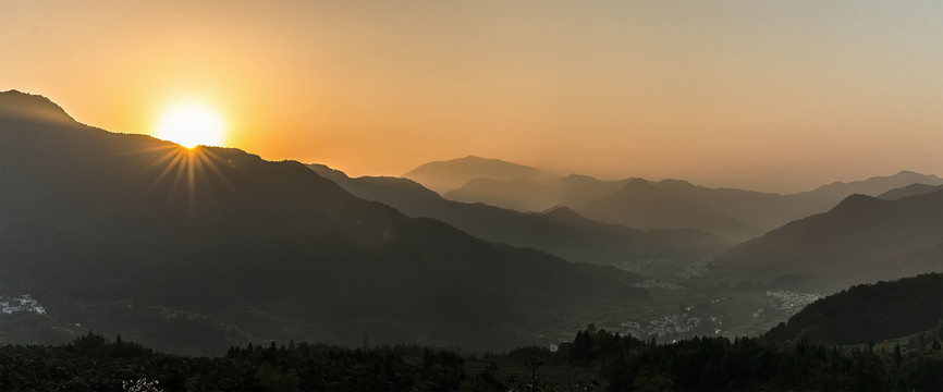 皖南山区日出