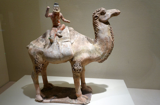 唐代彩绘骑骆驼俑