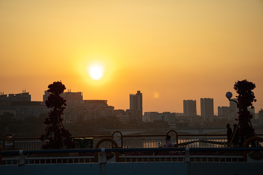 城市夕阳晚霞