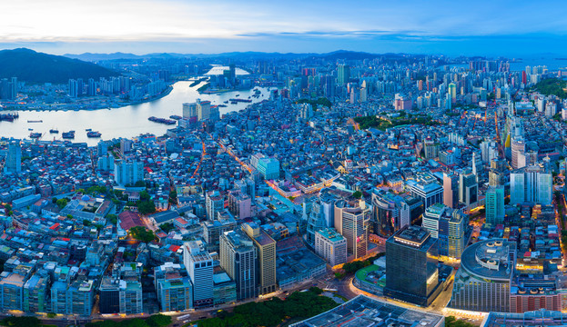 珠海与澳门半岛夜景