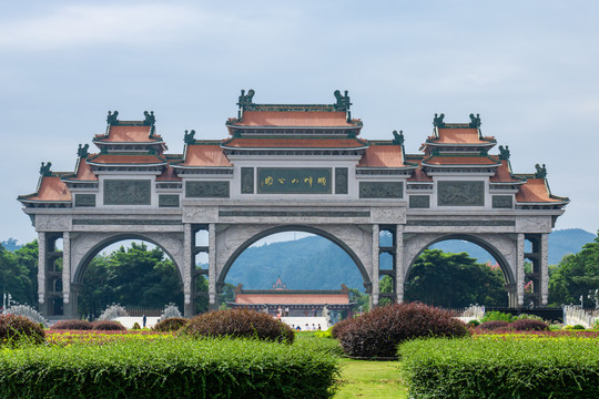 顺峰山公园牌坊局部全景图