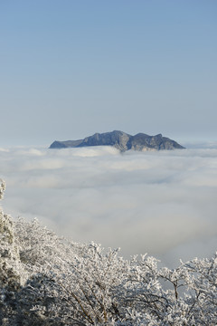 五峰独岭雪景