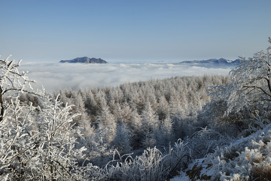 五峰独岭雪景