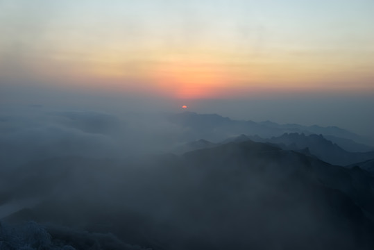 五峰独岭日出