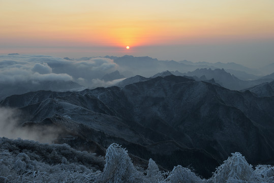 五峰独岭日出