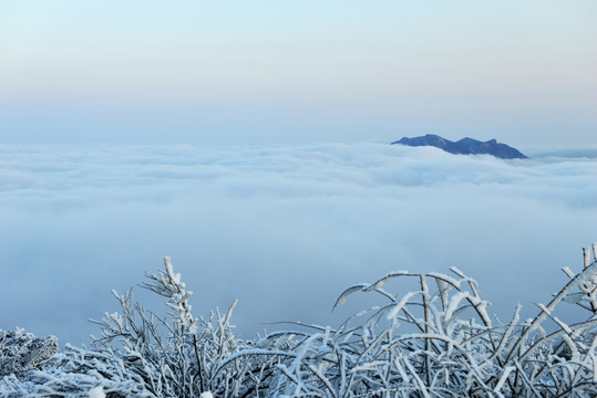 五峰独岭云海雪景风光