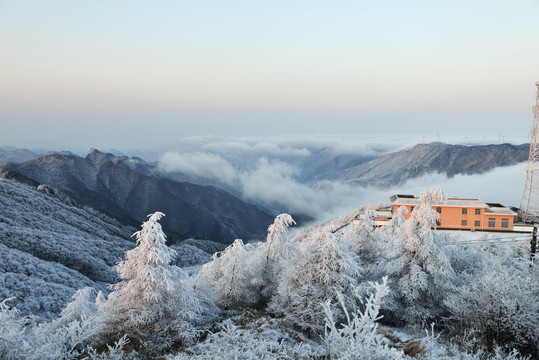 五峰独岭云海雪景风光