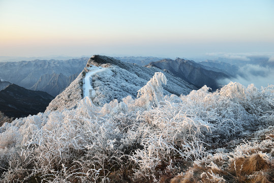 五峰独岭云海雪景风光