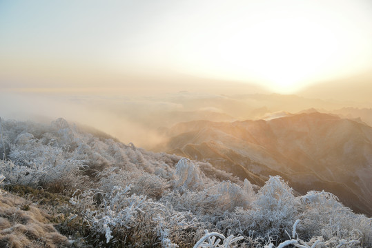 五峰独岭云海雪景风光